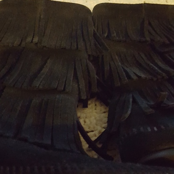 Minnetonka 3-layer fringe boots. - Picture 5 of 6